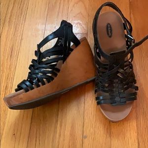 Dr. Scholl’s black wedges